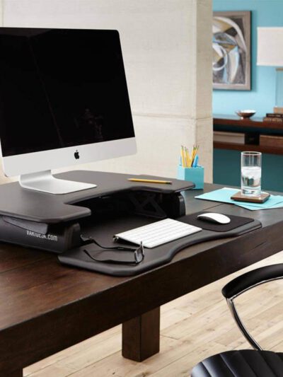 עמדת עמידה ישיבה מתכוונת – VariDesk® Pro Plus™ 32 מתצוגה 40 אחוז הנחה