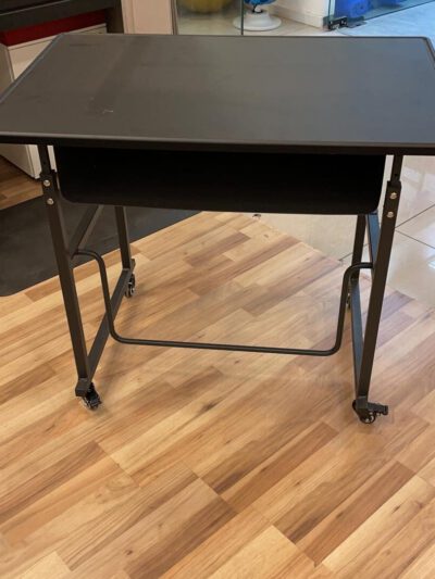 שולחן תלמיד מתכוונן מכני -62 עד 110 ס"מ – Stand Kid