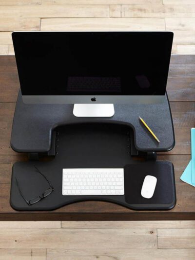עמדת עמידה ישיבה מתכוונת – VariDesk® Pro Plus™ 32 מתצוגה 40 אחוז הנחה